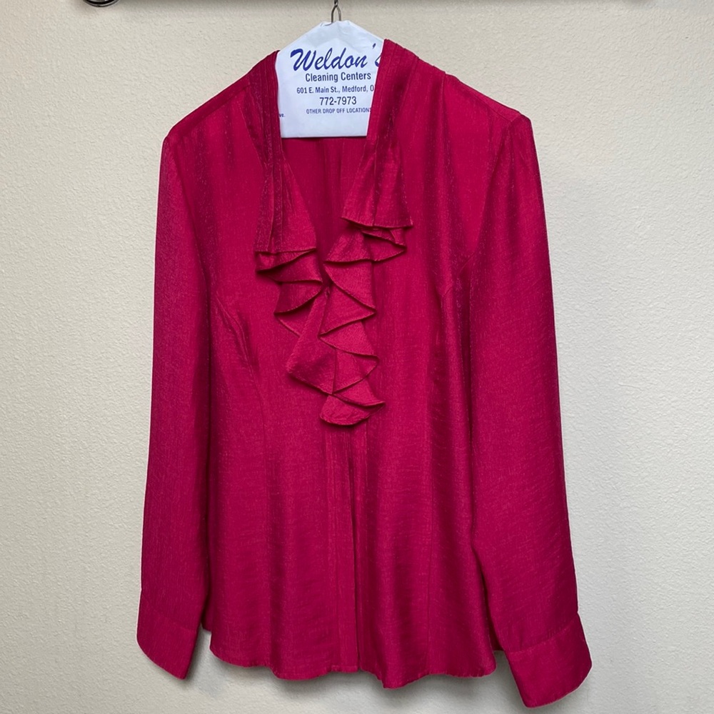 Excellent Used Condition!  Bright Magenta Pink Blouse by a Coldwater Creek.